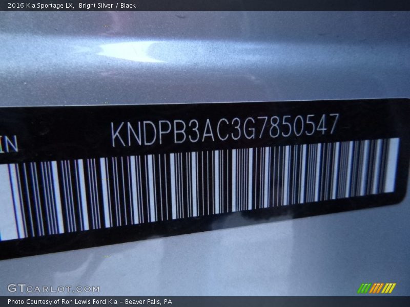 Bright Silver / Black 2016 Kia Sportage LX