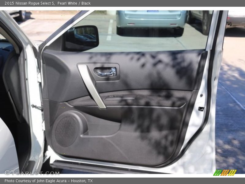 Pearl White / Black 2015 Nissan Rogue Select S