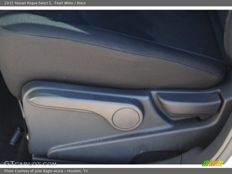Pearl White / Black 2015 Nissan Rogue Select S