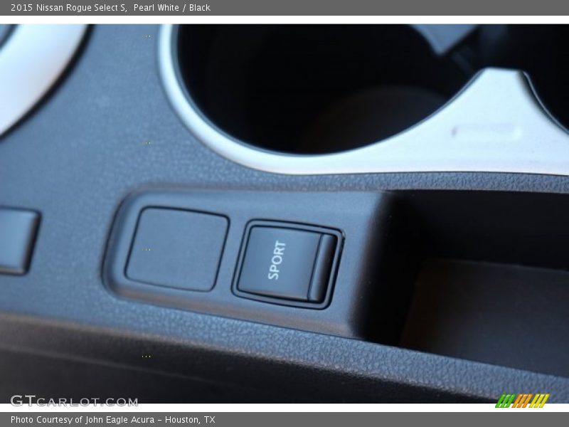 Pearl White / Black 2015 Nissan Rogue Select S