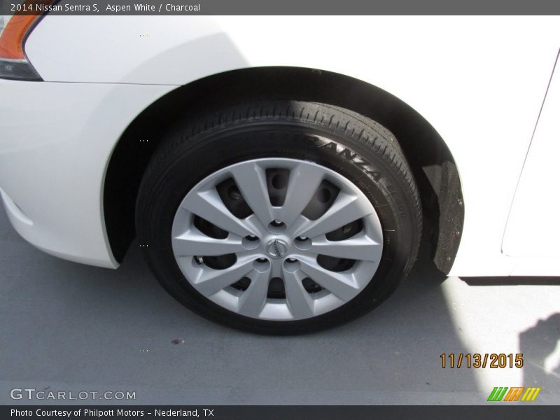 Aspen White / Charcoal 2014 Nissan Sentra S