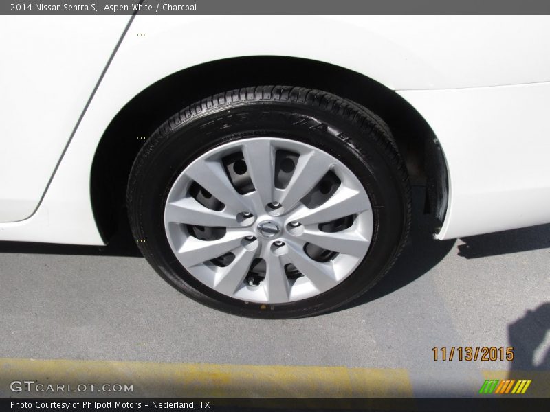 Aspen White / Charcoal 2014 Nissan Sentra S