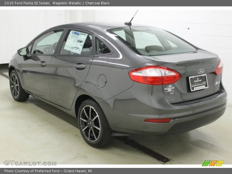 Magnetic Metallic / Charcoal Black 2016 Ford Fiesta SE Sedan