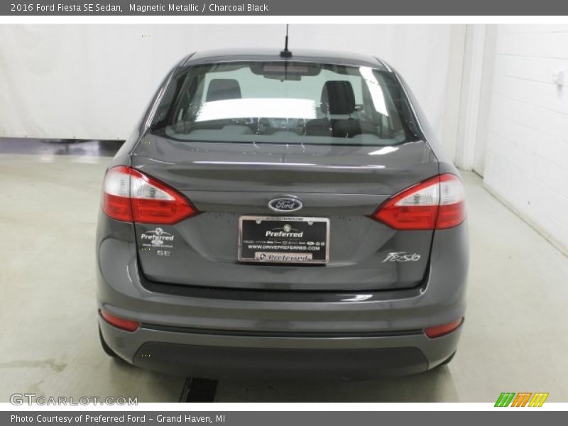 Magnetic Metallic / Charcoal Black 2016 Ford Fiesta SE Sedan