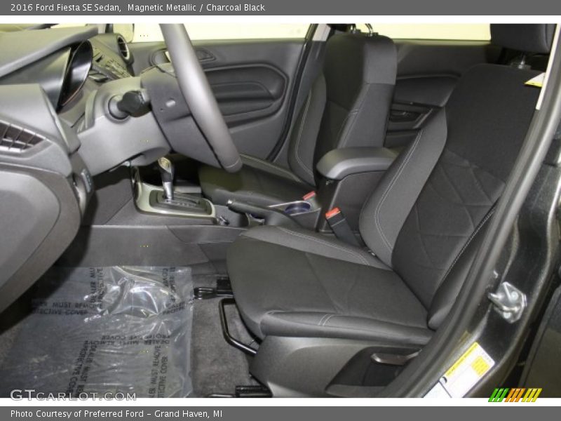 Magnetic Metallic / Charcoal Black 2016 Ford Fiesta SE Sedan