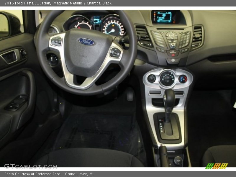 Magnetic Metallic / Charcoal Black 2016 Ford Fiesta SE Sedan