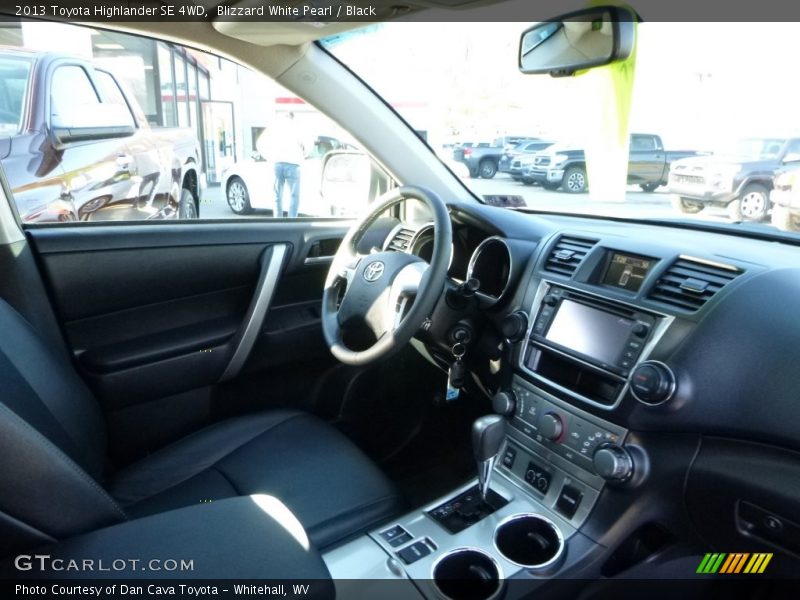Blizzard White Pearl / Black 2013 Toyota Highlander SE 4WD