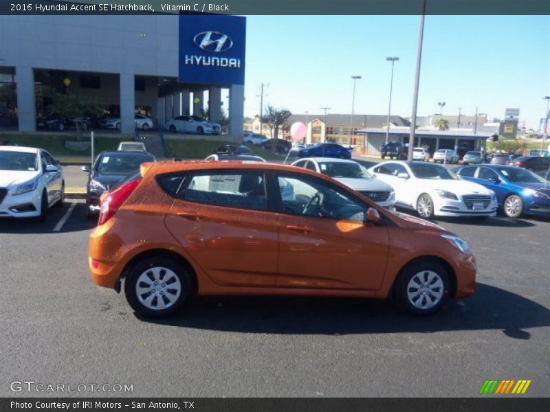 Vitamin C / Black 2016 Hyundai Accent SE Hatchback