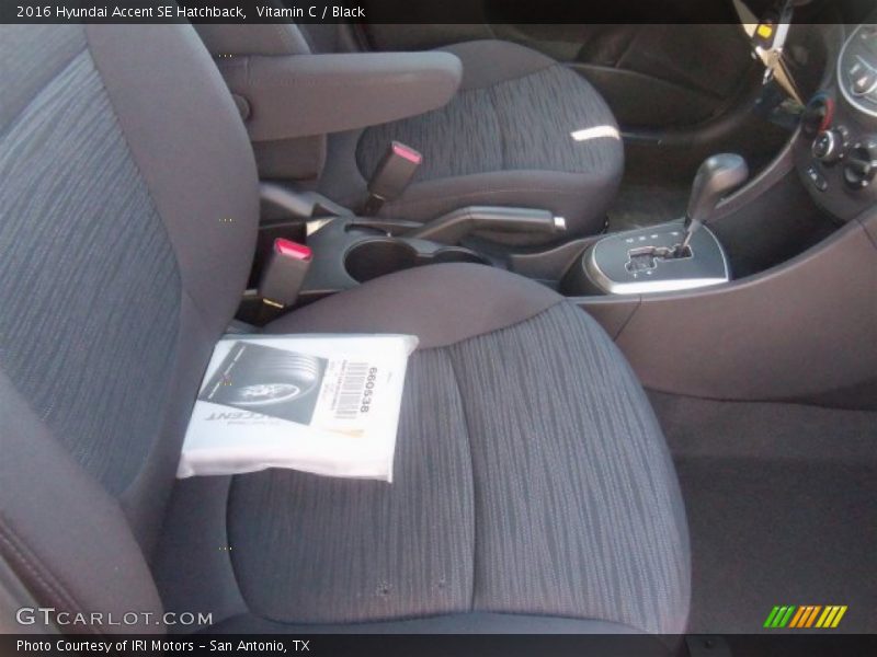 Vitamin C / Black 2016 Hyundai Accent SE Hatchback