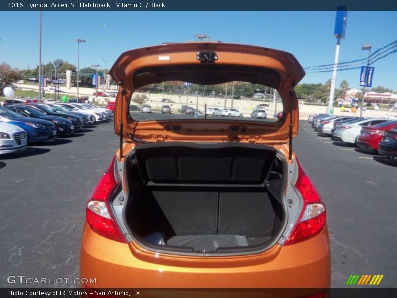 Vitamin C / Black 2016 Hyundai Accent SE Hatchback