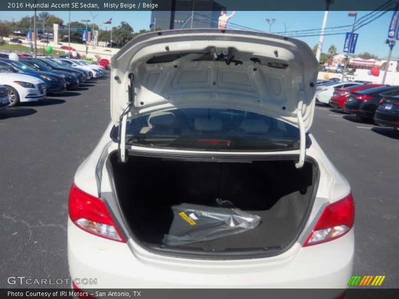 Misty Beige / Beige 2016 Hyundai Accent SE Sedan