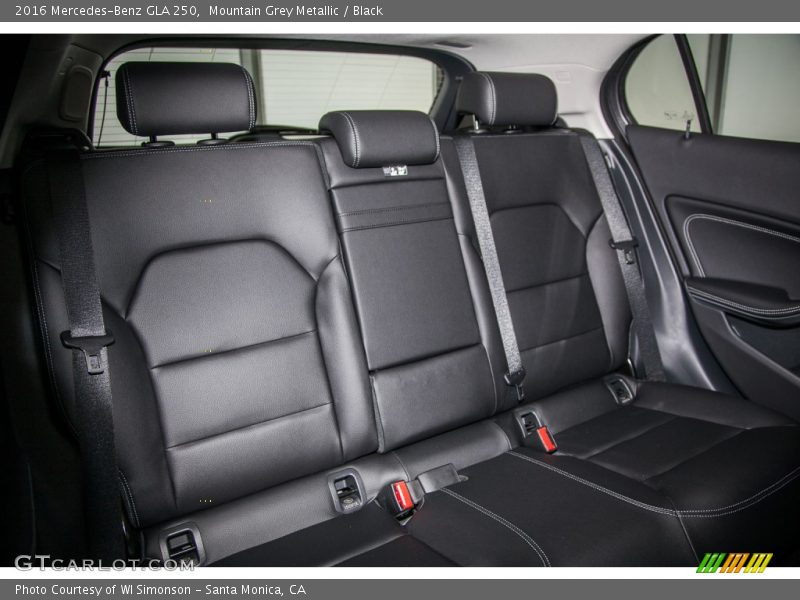 Mountain Grey Metallic / Black 2016 Mercedes-Benz GLA 250