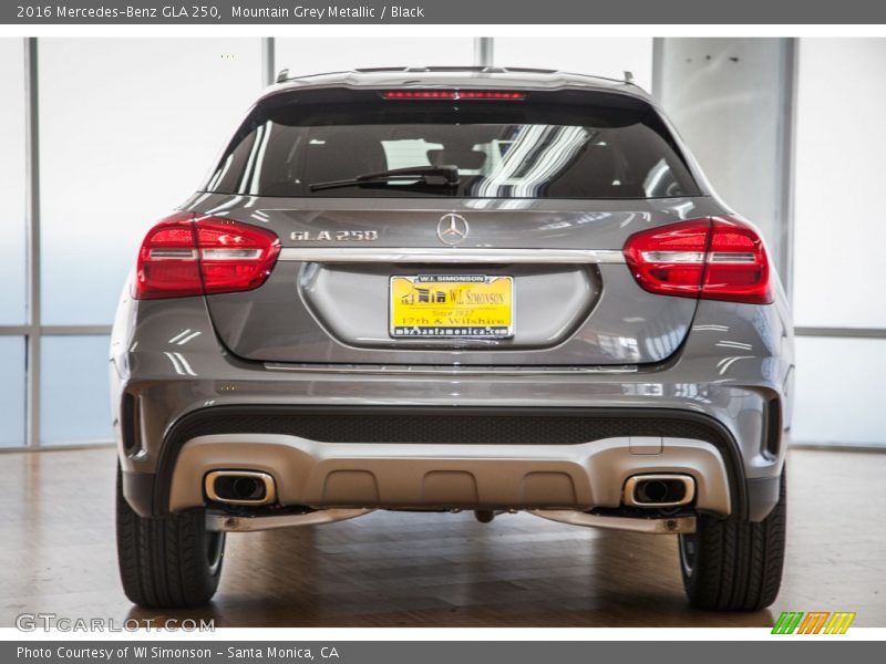 Mountain Grey Metallic / Black 2016 Mercedes-Benz GLA 250