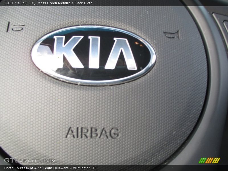 Moss Green Metallic / Black Cloth 2013 Kia Soul 1.6