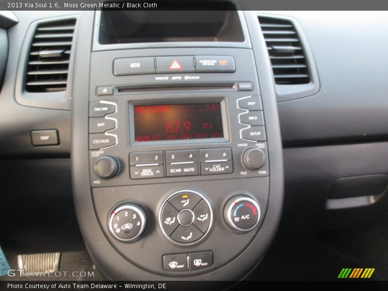 Moss Green Metallic / Black Cloth 2013 Kia Soul 1.6