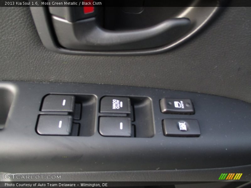 Moss Green Metallic / Black Cloth 2013 Kia Soul 1.6