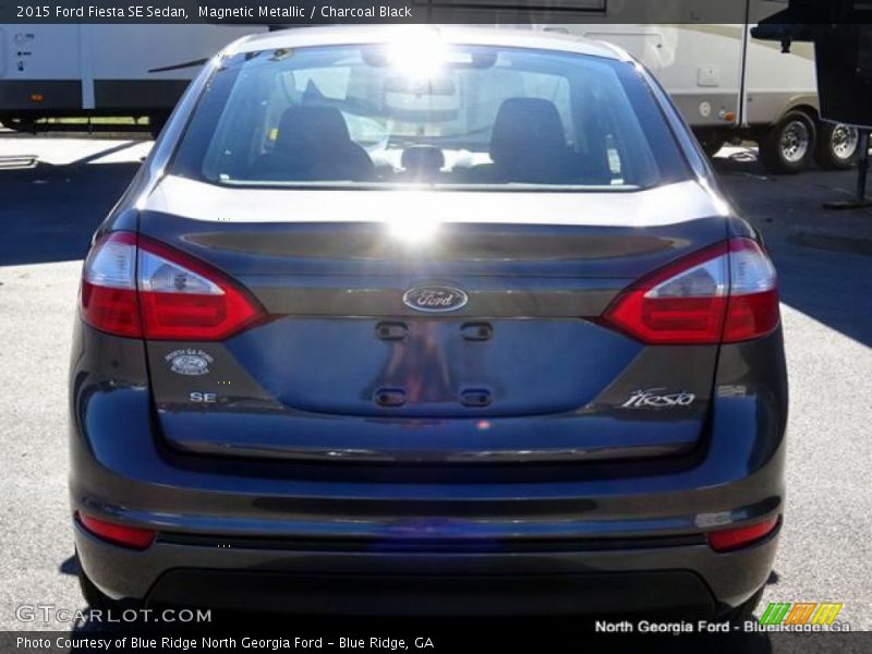 Magnetic Metallic / Charcoal Black 2015 Ford Fiesta SE Sedan