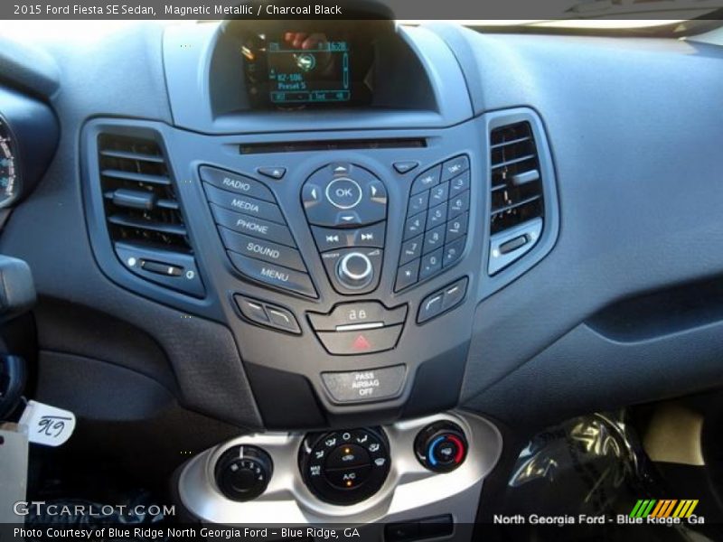 Magnetic Metallic / Charcoal Black 2015 Ford Fiesta SE Sedan