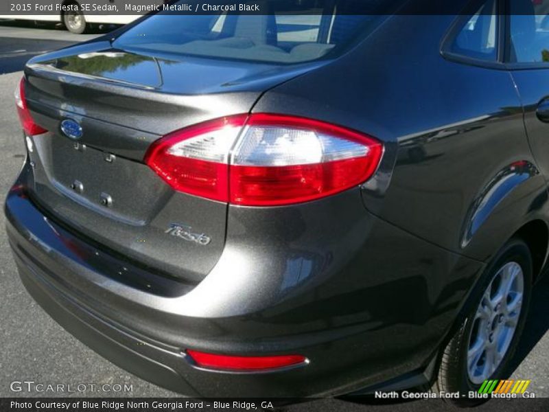Magnetic Metallic / Charcoal Black 2015 Ford Fiesta SE Sedan