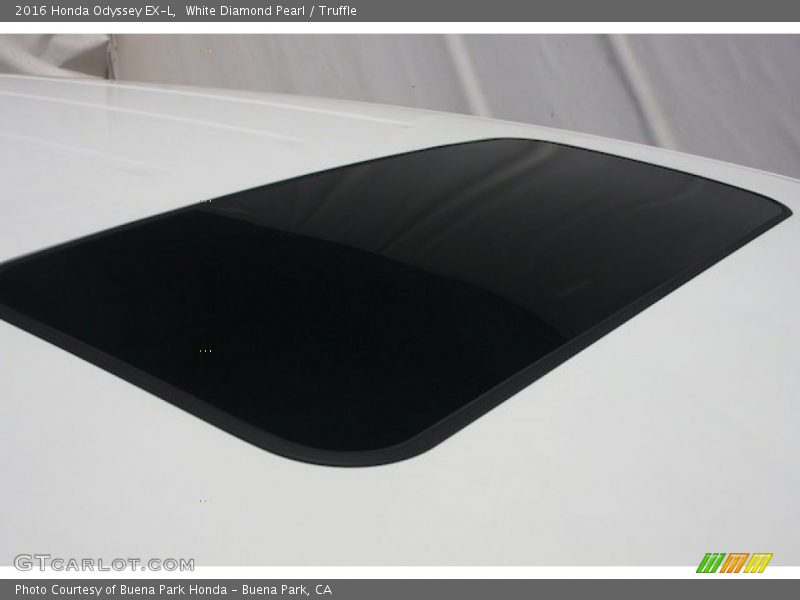 White Diamond Pearl / Truffle 2016 Honda Odyssey EX-L