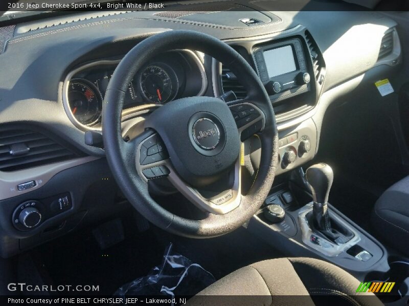 Bright White / Black 2016 Jeep Cherokee Sport 4x4
