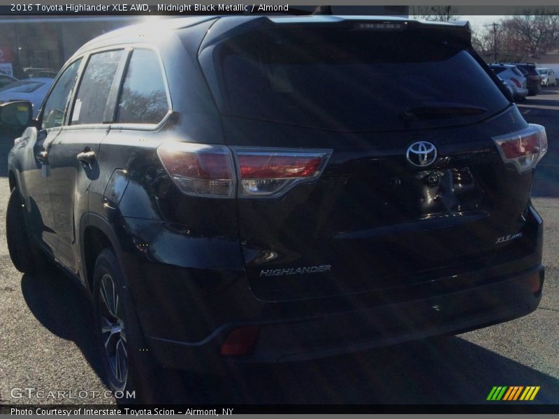 Midnight Black Metallic / Almond 2016 Toyota Highlander XLE AWD