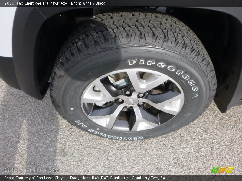 Bright White / Black 2016 Jeep Cherokee Trailhawk 4x4