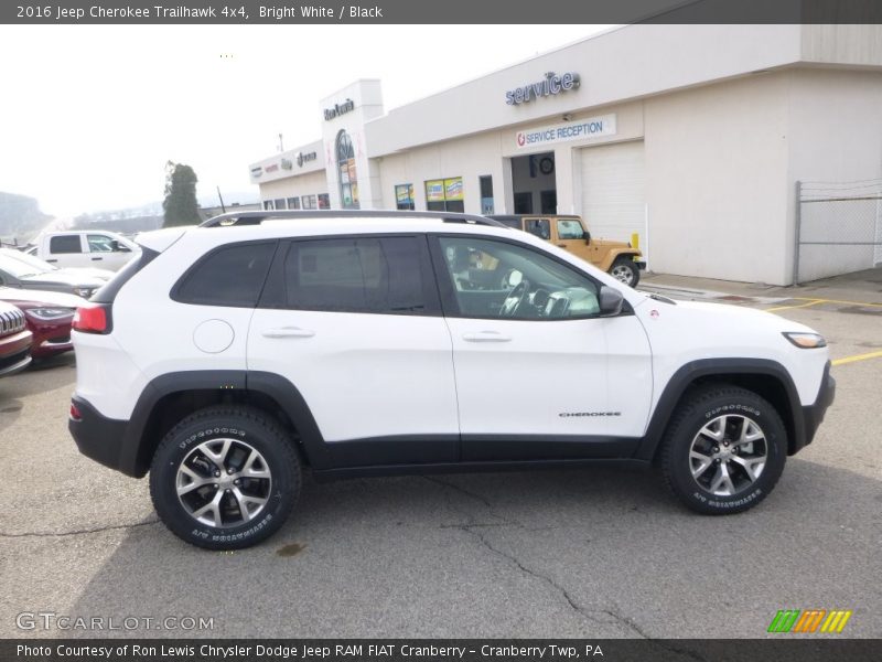 Bright White / Black 2016 Jeep Cherokee Trailhawk 4x4