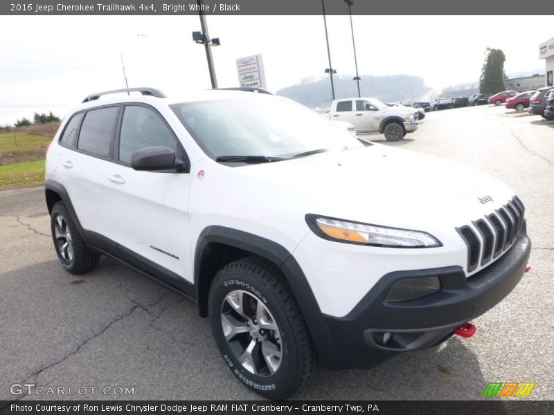 Bright White / Black 2016 Jeep Cherokee Trailhawk 4x4