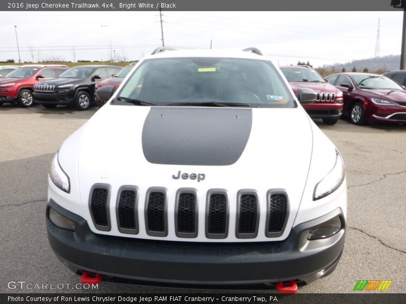 Bright White / Black 2016 Jeep Cherokee Trailhawk 4x4