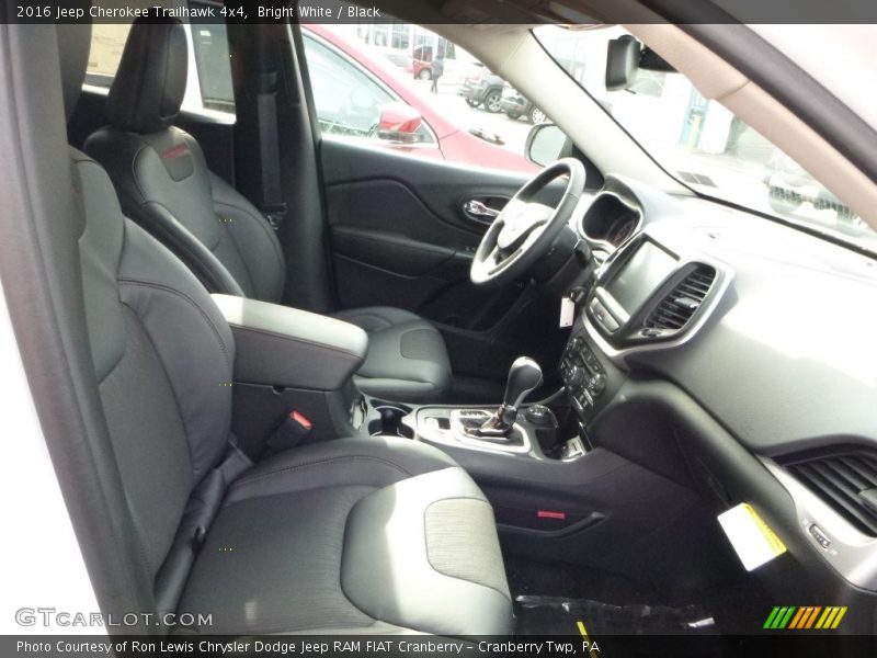 Bright White / Black 2016 Jeep Cherokee Trailhawk 4x4