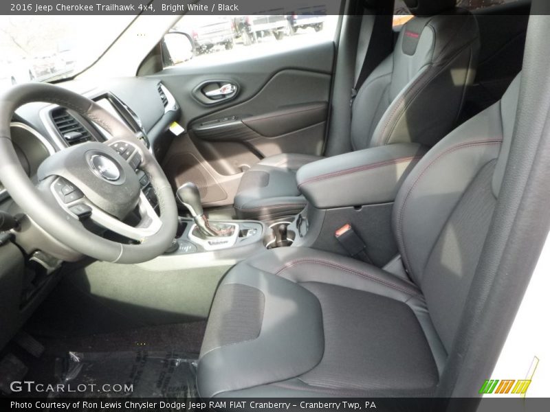 Bright White / Black 2016 Jeep Cherokee Trailhawk 4x4