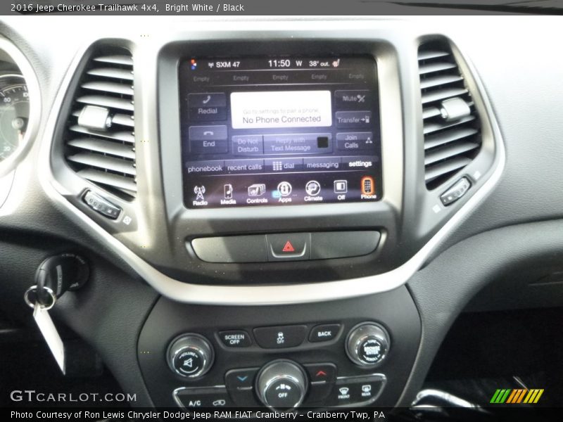 Bright White / Black 2016 Jeep Cherokee Trailhawk 4x4