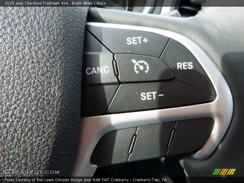 Bright White / Black 2016 Jeep Cherokee Trailhawk 4x4