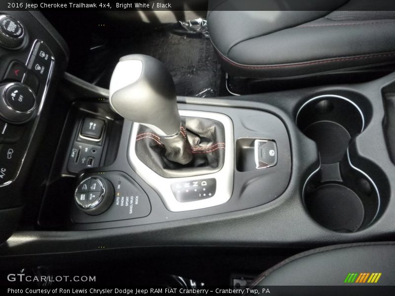 Bright White / Black 2016 Jeep Cherokee Trailhawk 4x4