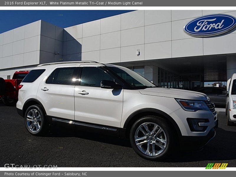 White Platinum Metallic Tri-Coat / Medium Light Camel 2016 Ford Explorer XLT