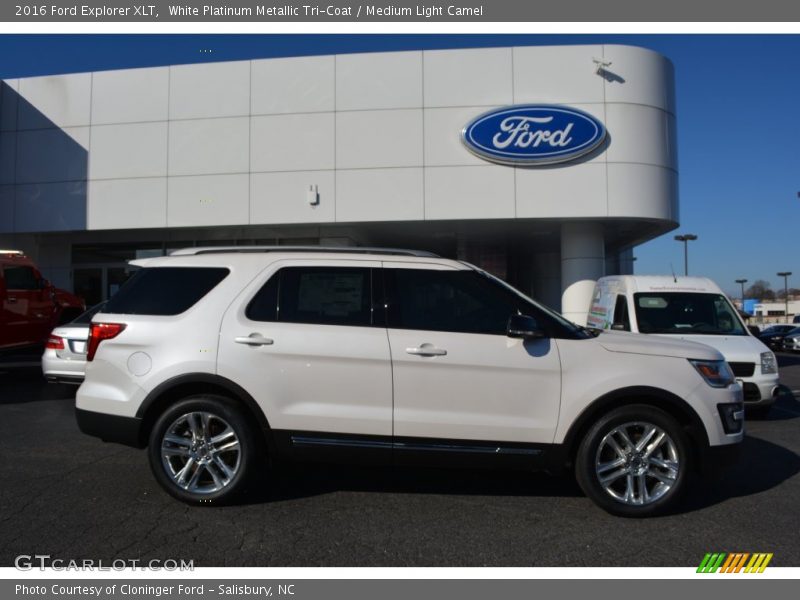 White Platinum Metallic Tri-Coat / Medium Light Camel 2016 Ford Explorer XLT