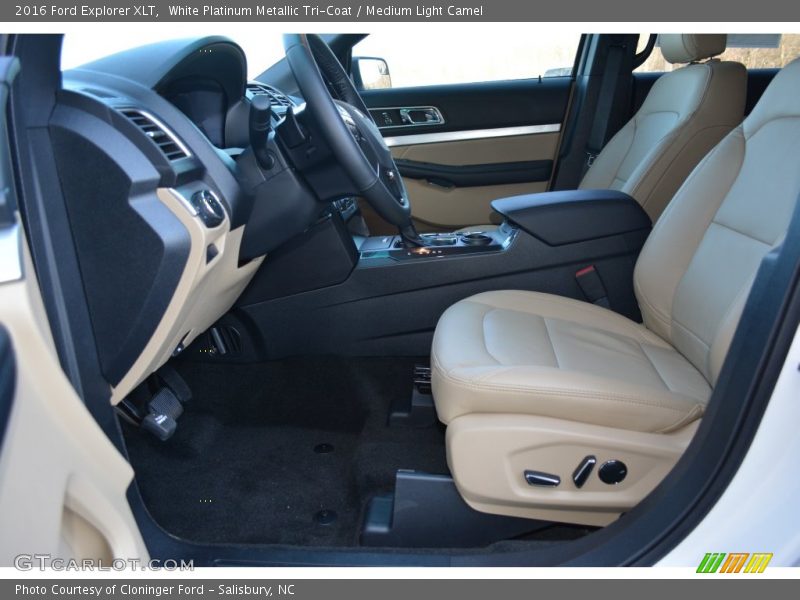 White Platinum Metallic Tri-Coat / Medium Light Camel 2016 Ford Explorer XLT