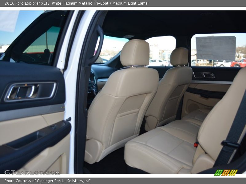 White Platinum Metallic Tri-Coat / Medium Light Camel 2016 Ford Explorer XLT