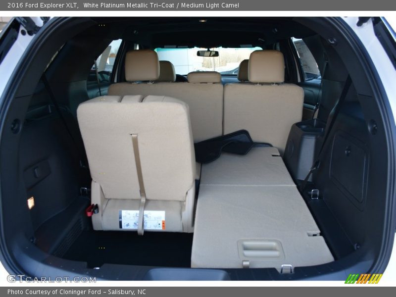 White Platinum Metallic Tri-Coat / Medium Light Camel 2016 Ford Explorer XLT
