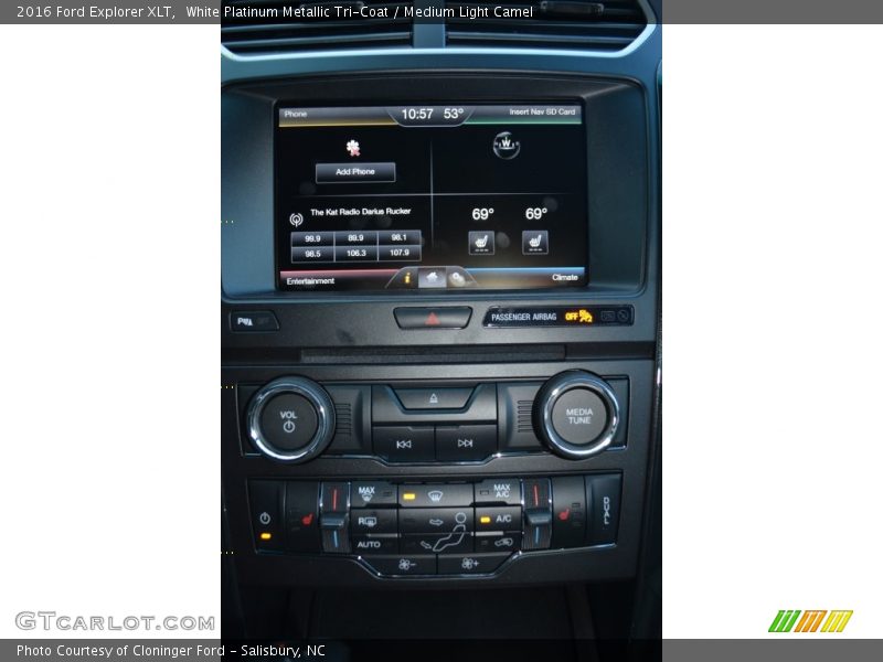 White Platinum Metallic Tri-Coat / Medium Light Camel 2016 Ford Explorer XLT