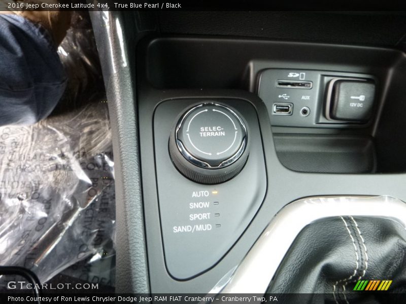 True Blue Pearl / Black 2016 Jeep Cherokee Latitude 4x4