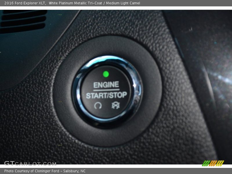 White Platinum Metallic Tri-Coat / Medium Light Camel 2016 Ford Explorer XLT