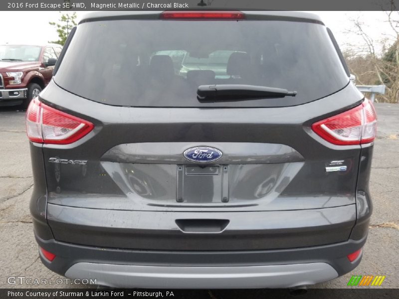 Magnetic Metallic / Charcoal Black 2016 Ford Escape SE 4WD