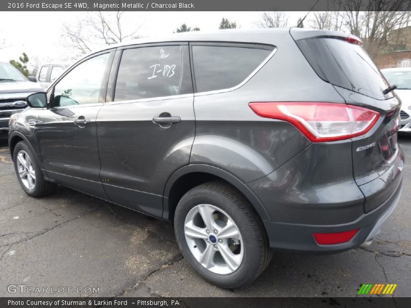 Magnetic Metallic / Charcoal Black 2016 Ford Escape SE 4WD