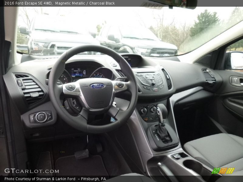 Magnetic Metallic / Charcoal Black 2016 Ford Escape SE 4WD