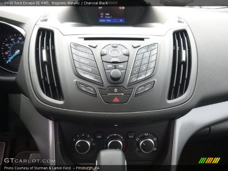 Magnetic Metallic / Charcoal Black 2016 Ford Escape SE 4WD