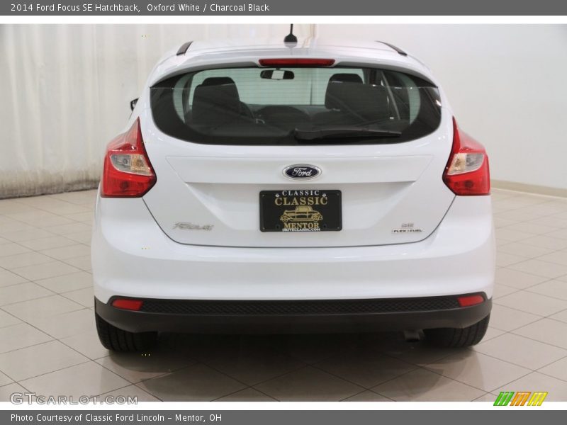 Oxford White / Charcoal Black 2014 Ford Focus SE Hatchback