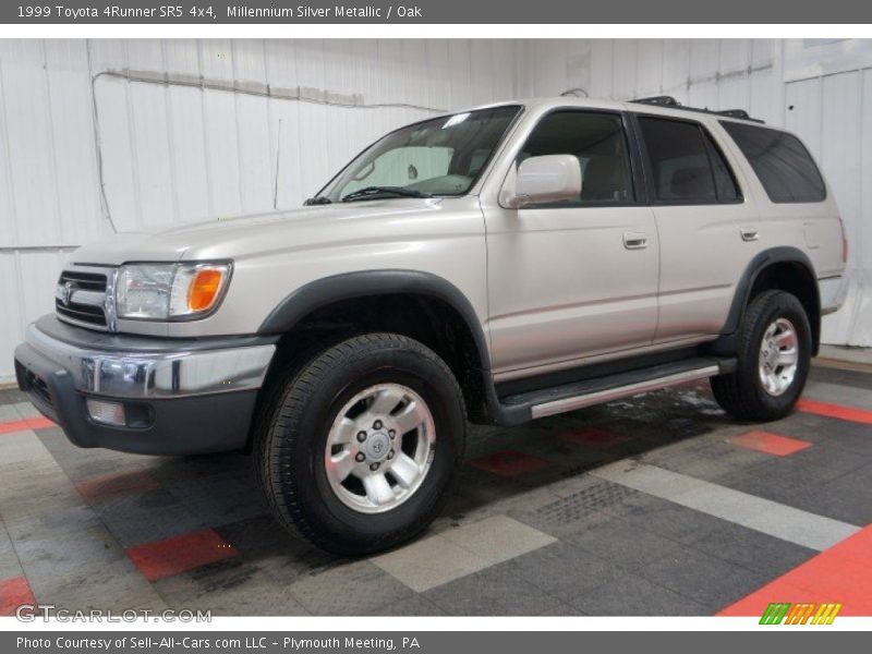 Millennium Silver Metallic / Oak 1999 Toyota 4Runner SR5 4x4