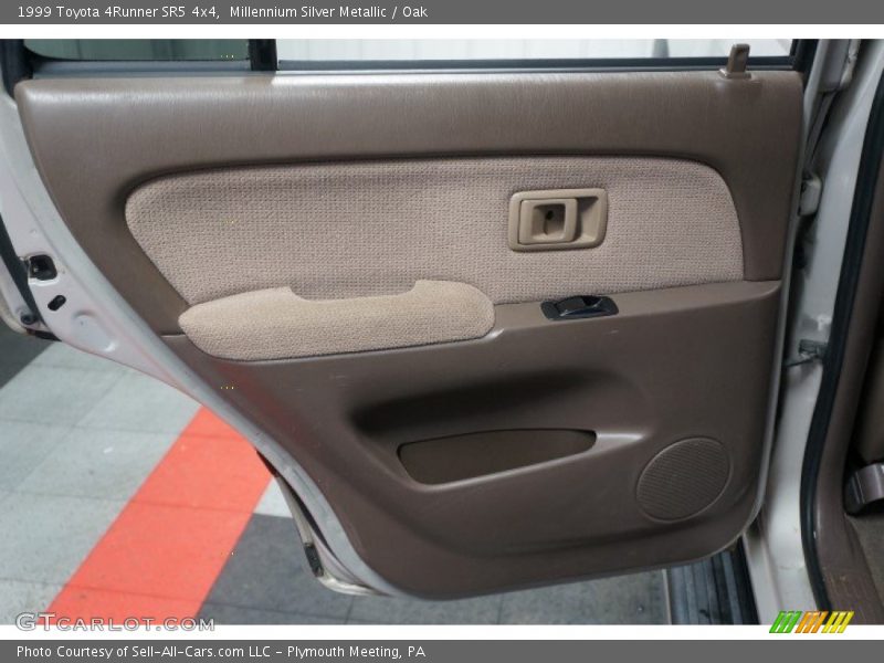 Millennium Silver Metallic / Oak 1999 Toyota 4Runner SR5 4x4